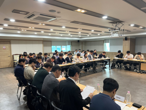 해양수산부&부산항만공사, 국산 전기 야드트랙터 운영성과 국내 최초 공개