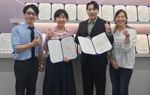 (왼쪽부터) 동명대 반려동물산업학부장 김종기, 애견미용·행동교육학과장 곽진숙, 이바우펫 부산 지사장 성영훈.
