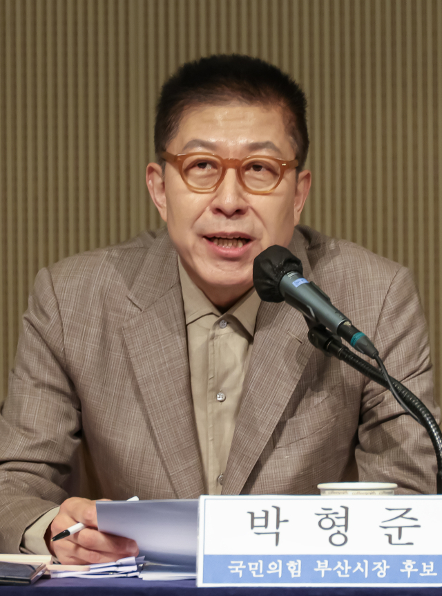 26일 부산 해운대구 동서대학교 센텀캠퍼스 컨벤션홀에서 열린 관훈클럽·부산일보 공동 주최 부산시장 후보 초청 관훈토론회에서 국민의힘 박형준 후보가 발언하고 있다. 김종진 기자 kjj1761@