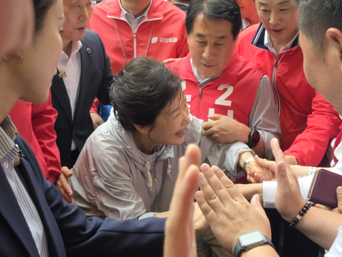 박근혜 전 대통령, 양산 찾아 나동연 시장 후보 지원 유세
