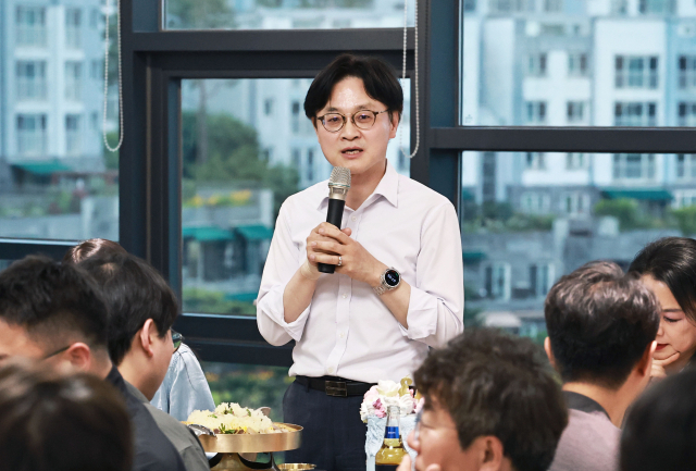 김정관 산업통상부 장관이 지난 27일 출입기자단 만찬 간담회에서 발언하고 있다. 산업부 제공