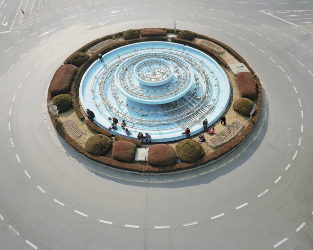 권순관 작가의 'Women sitting on the fountain'(2007). space bv 제공