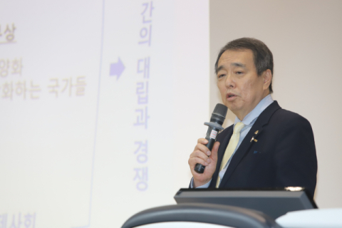 미즈시마 코이치 주한일본대사 초청 특별 강연. 부산외대 제공