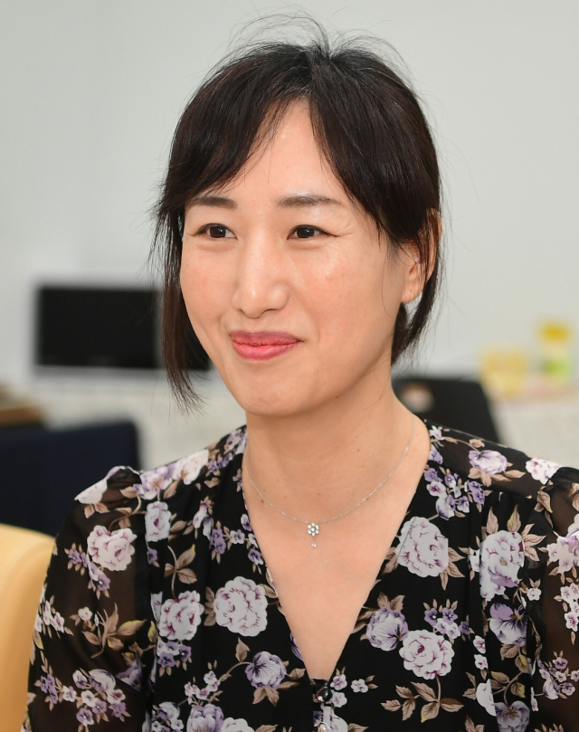 제48회 부산아동문학상 수상자인 박미라 작가. 부산아동문학인협회 제공