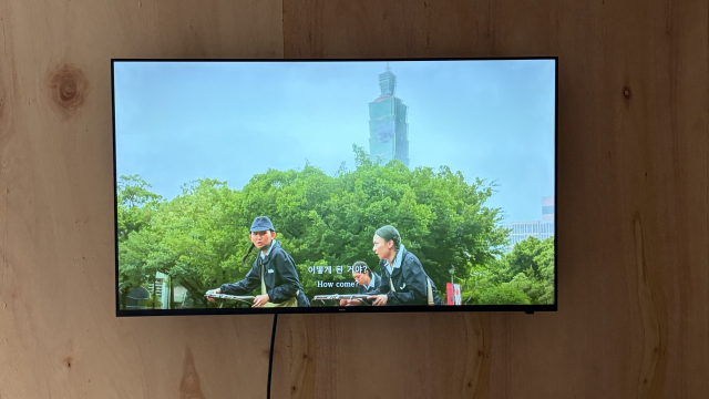 오픈스페이스 배의 첸칭야오 전시 ‘전장의 딸들: 멈추지 않는 전쟁’ 상영 모습. 김은영 기자 key66@