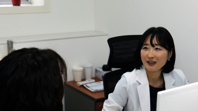 장림한서병원 방유미 과장은 “만성 기침 치료는 정확한 원인 감별에서 시작한다”라고 말했다. 장림한서병원 제공