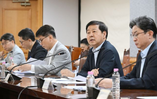 구윤철 부총리 겸 재정경제부 장관이 6월 7일 서울 중구 은행연합회에서 열린 시장상황점검회의를 주재하고 있다. 재경부 제공