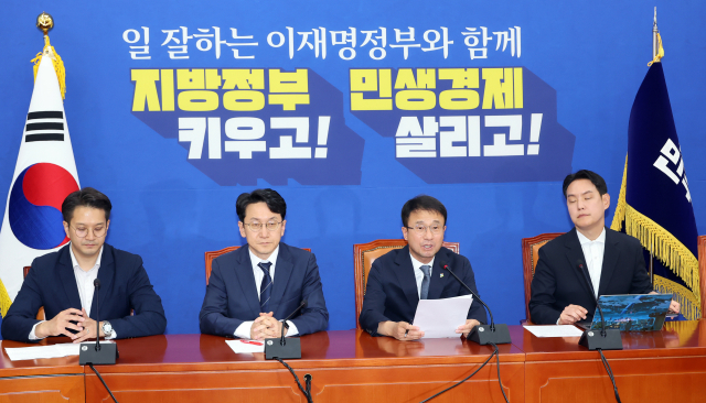 더불어민주당 한병도 원내대표가 7일 국회에서 6·3 지방선거에서 불거진 투표용지 부족 사태와 관련, 긴급 기자 간담회를 열고 있다. 연합뉴스