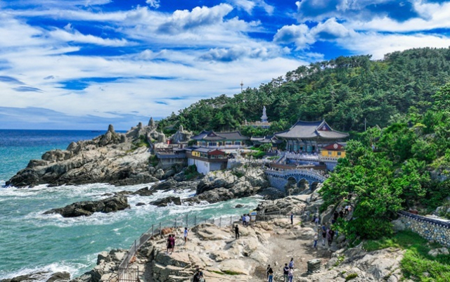 기장에 있는 해동용궁사. 코레일 제공