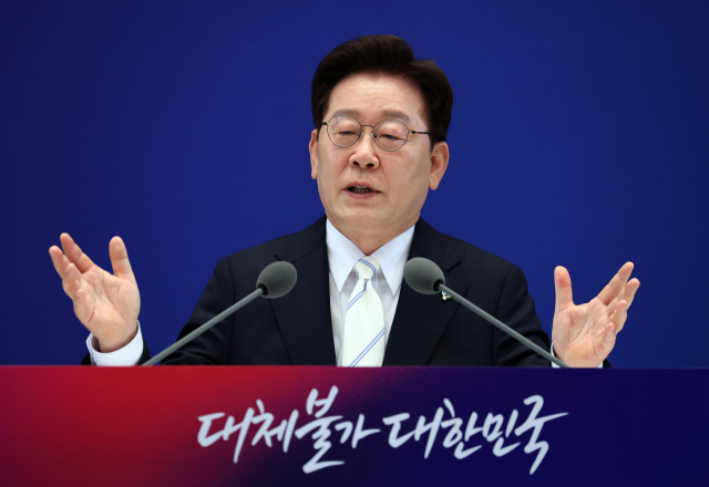 이재명 대통령이 8일 청와대 영빈관에서 열린 취임 1주년 기자회견에서 발언하고 있다. 연합뉴스