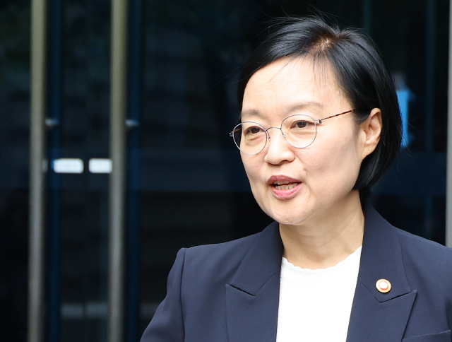 한성숙 국무총리 후보자가 8일 서울 종로구 통의동 금융감독원 연수원에 마련된 인사청문회 준비 사무실 앞에서 지명 소감을 밝히고 있다. 연합뉴스