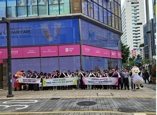 오는 12일과 13일에 열리는 ‘BTS 월드투어 아리랑 IN 부산’ 공연으로 전 세계의 시선이 부산에 집중되고 있다. 부산시는 8일 부산진구 서면 일원에서 민관합동 관광수용태세 확립 캠페인을 가졌다. 부산시 제공