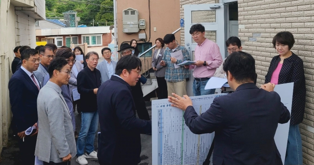 거제시는 가배 지역의 열악한 정주 여건 개선을 위해 지난해부터 주민 역량강화교육, 현장포럼 등을 통해 예비계획을 수립하고 지난 3월 ‘역사가 머무는 곳, 공동체적 삶이 약동하는 활력어촌’을 테마로 공모 사업 참여 신청서를 냈다. 거제시 제공