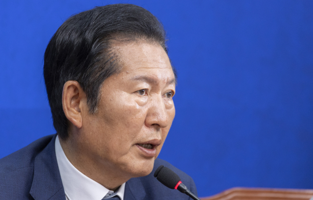 더불어민주당 정청래 대표가 10일 국회에서 지방선거 이후 처음으로 열린 최고위원회의에서 발언하고 있다. 연합뉴스