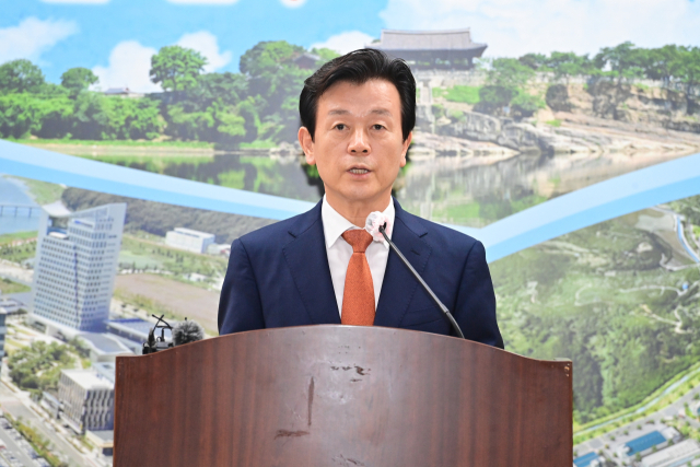 조규일 진주시장이 11일 진주시청 브리핑룸에서 ‘민선 9기 당선 기자회견’을 열고 ‘진주-사천시 상생협력 강화’ 등 시정 방침을 밝히고 있다. 김현우 기자