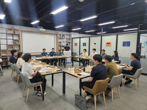 2026년 상반기 부산역광장 시민불편해결협의체 정기회의 개최 전경. (부산시설공단 제공)
