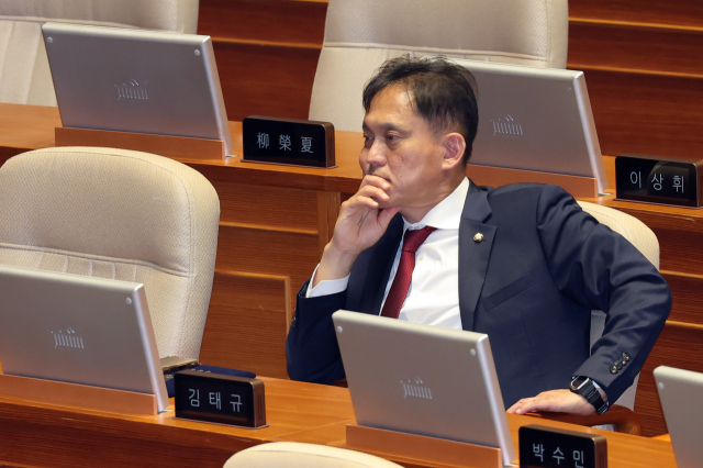 울산 남갑 국회의원 보궐선거에서 당선된 국민의힘 김태규 의원이 지난 5일 국회에서 열린 '제436회 국회(임시회) 제1차 본회의'에 참석하고 있다. 연합뉴스