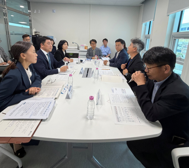 15일 경남대도약준비팀과 전남광주대전환기획위가 남해안특별법 제정 등 양측 현안을 논의하고 있다. 경남도 제공
