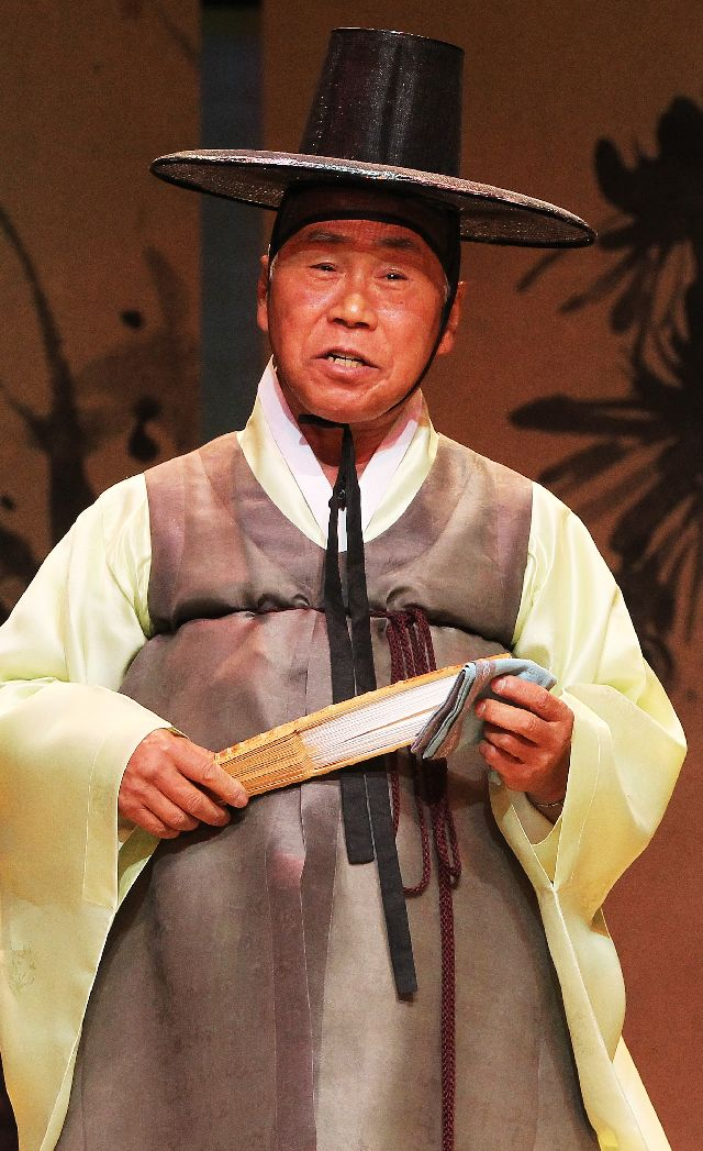 부산 유네스코 세계유산위원회 기간 중 대한민국을 대표하는 무형 유산 공연들이 줄줄이 열린다. 사진은 김일구 판소리 명창의 공연 모습. 연합뉴스