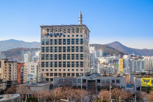 부산경찰청 건물 전경.