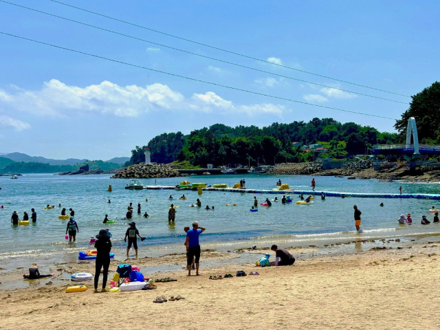 경남 도내 26개 해수욕장이 오는 7월 4일부터 순차적으로 개방한다. 사진은 남일대 해수욕장. 경남도 제공