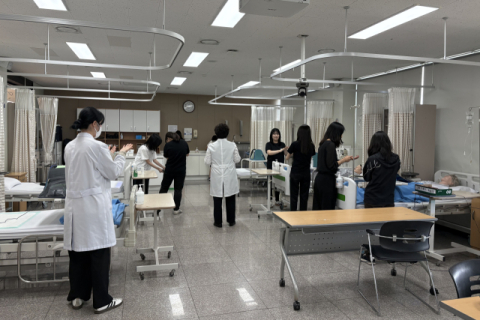 김해삼방고 ‘임상시험 전문 코디네이터 체험’ 운영 모습. 김해대 제공