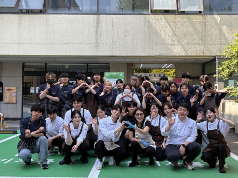 제제공작소를 운영 중인 베이커리카페산업과 학생들. 동의과학대 제공