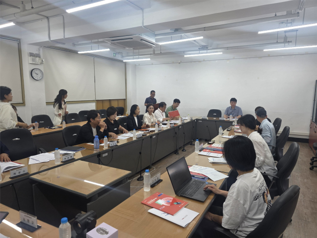 지난 18일 열린 부산 예술지원정책 관련 간담회 모습. 전재수 당선인 인수위 제공