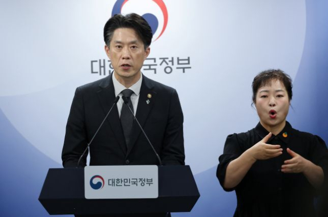 노용석 중소벤처기업부 제1차관이 22일 서울 종로구 정부서울청사에서 모두의 창업 개인정보 유출 사태와 관련해 브리핑을 하고 있다. 연합뉴스