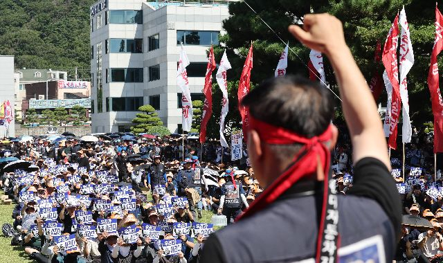 지난해 현대차 노조가 총파업 결의대회를 열고 있는 모습. 연합뉴스