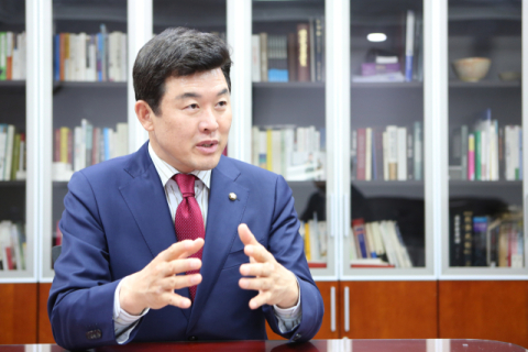 윤영석 “민간기업 지방 이전과 투자 최우선 돼야 지속가능한 성장 가능”