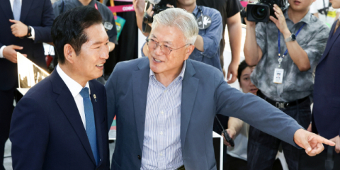 사퇴 후 문재인 만난 정청래… 김민석·송영길과 ‘당권 혈투’ 예고