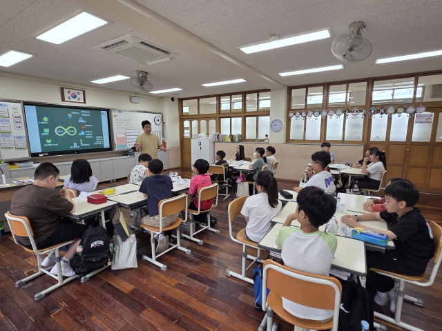 부산해상풍력발전은 지난 18~19일 이틀간 부산 사하구 장림초등학교에서 학생들을 대상으로 해양기후 변화와 재생에너지 전환 및 확대의 중요성에 대한 교육을 진행했다. 부산해상풍력발전 제공