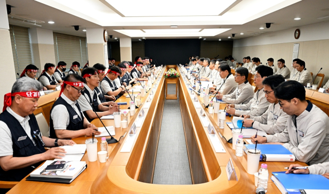 현대자동차 노사가 지난달 6일 올해 임금협상 노사 상견례를 갖고 있다. 현대차 제공