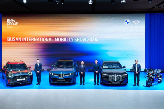 BMW 그룹 코리아가 2026 부산모빌리티쇼에서 BMW, 미니, BMW 모토라드를 대표하는 13종의 차량을 전시했다. BMW코리아 제공