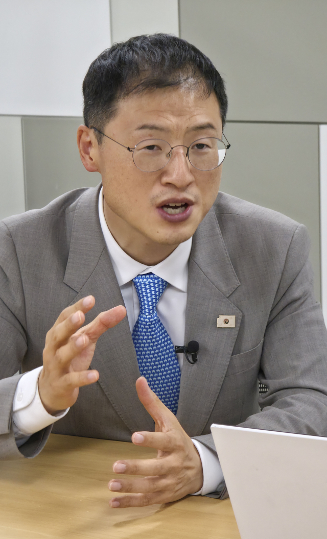 김상욱 울산시장이 지난달 24일 울산시상수도사업본부에 마련된 인수위원회 사무실에서 ‘부산일보TV’에 출연해 민선 9기 시정 구상을 밝히고 있다. 오상민 기자
