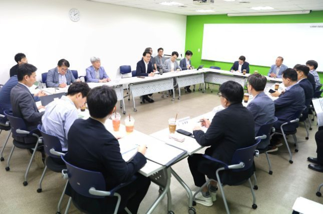 농림축산식품부는 7월 1일 농협세종통합센터에서 농협 aT 농촌경제연구원 도매법인 등이 참석한 가운데 여름철 농축산물 수급안정대책반 회의를 열었다. 농식품부 제공