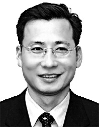[편집국에서] 일류 기업과 삼류 정치