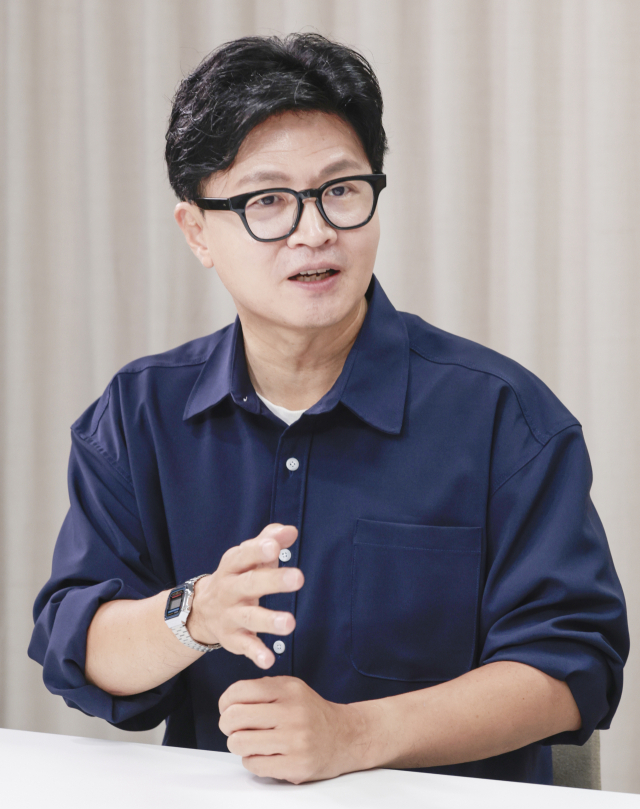 무소속 한동훈(부산 북갑) 의원이 지난 3일 <부산일보TV> ‘뉴스캐라’에 출연해 인터뷰를 했다. 정대현 기자 jhyun@