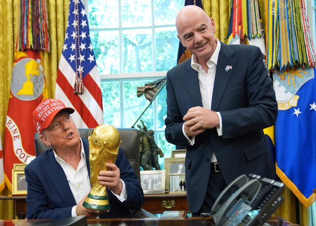 지난해 8월 인판니노 FIFA 회장과 회동한 미국 도널드 트럼프 대통령. AP 연합뉴스