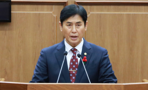 통영시의회 전반기 의장에 무소속 전병일…국힘과 연대로 3차 투표 끝 당선
