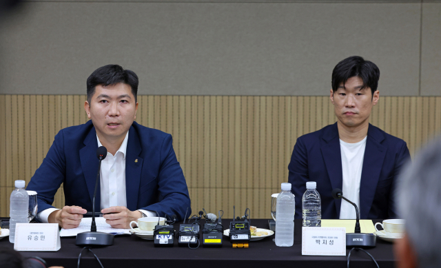 6일 서울 송파구 올림픽파크텔에서 열린 'K-축구혁신위원회' 출범식에서 유승민 대한체육회장이 발언하고 있다. 연합뉴스