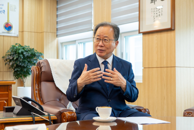전국 첫 4선 교육감인 김석준 교육감은 부산교육의 최우선 과제로 ‘미래교육의 대전환 완성’을 꼽았다. 부산교육청 제공