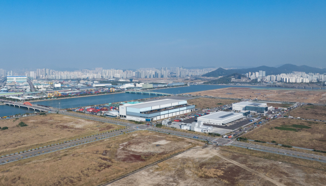 인천 남항 아암물류1·2단지 전경 및 항만배후단지 입주기업 사진(사진은 기사 내용과 직접 관련 없음). 인천항만공사(IPA) 제공