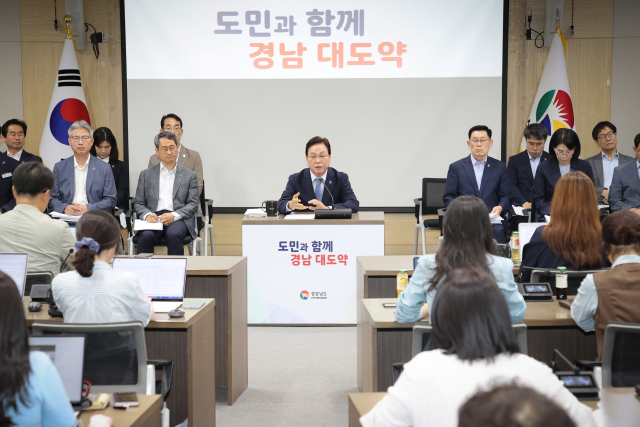 8일 박완수 경남지사가 도청 회의실에서 민선 9기 도정을 시작한 뒤 처음으로 기자간담회를 하고 있다. 경남도 제공