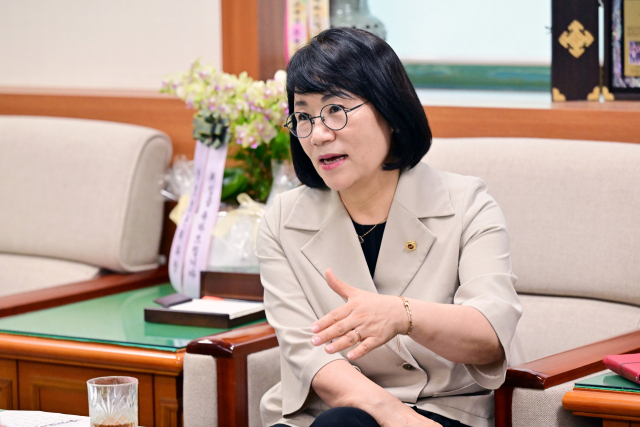 16년 만에 울산시의회 여성 의장으로 선출된 이영해 의장이 8일 의회 운영 방안 등을 설명하고 있다. 이 의장은 “협치와 견제가 조화를 이루는 의회를 만들겠다”고 약속했다. 울산시의회 제공