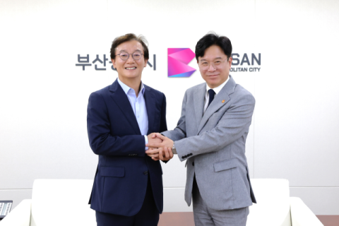 전재수, 노동부 장관 만나' 해양수도 일자리' 논의
