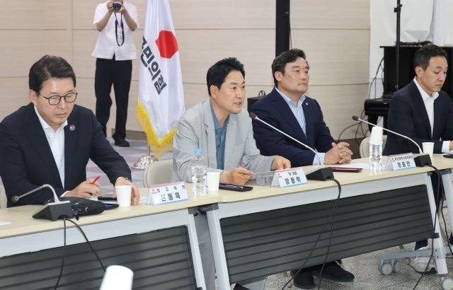 국민의힘 장동혁 대표가 12일 부산 수영구 국민의힘 부산시당에서 열린 ‘6·3 참정권 박탈 사태 부산·경남권 청년·대학생 현장 간담회’에 참석해 인사말을 하고 있다. 이재찬 기자 chan@