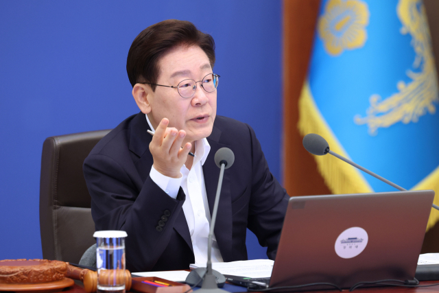 이재명 대통령이 14일 청와대에서 열린 국무회의에서 발언하고 있다. 연합뉴스