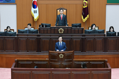 첫 본회의 연 부산시의회…국힘, 전 시장 측에 “민주당 제2부의장 맡아달라”
